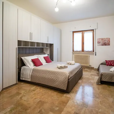 아파트 La Casa Di Nonna Petra